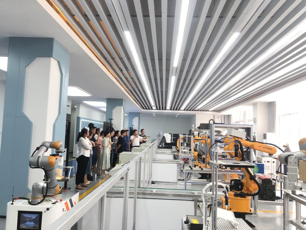 智能融合，賦能未來 學校圓滿完成智能制造創新工廠系統集成與應用師資培訓